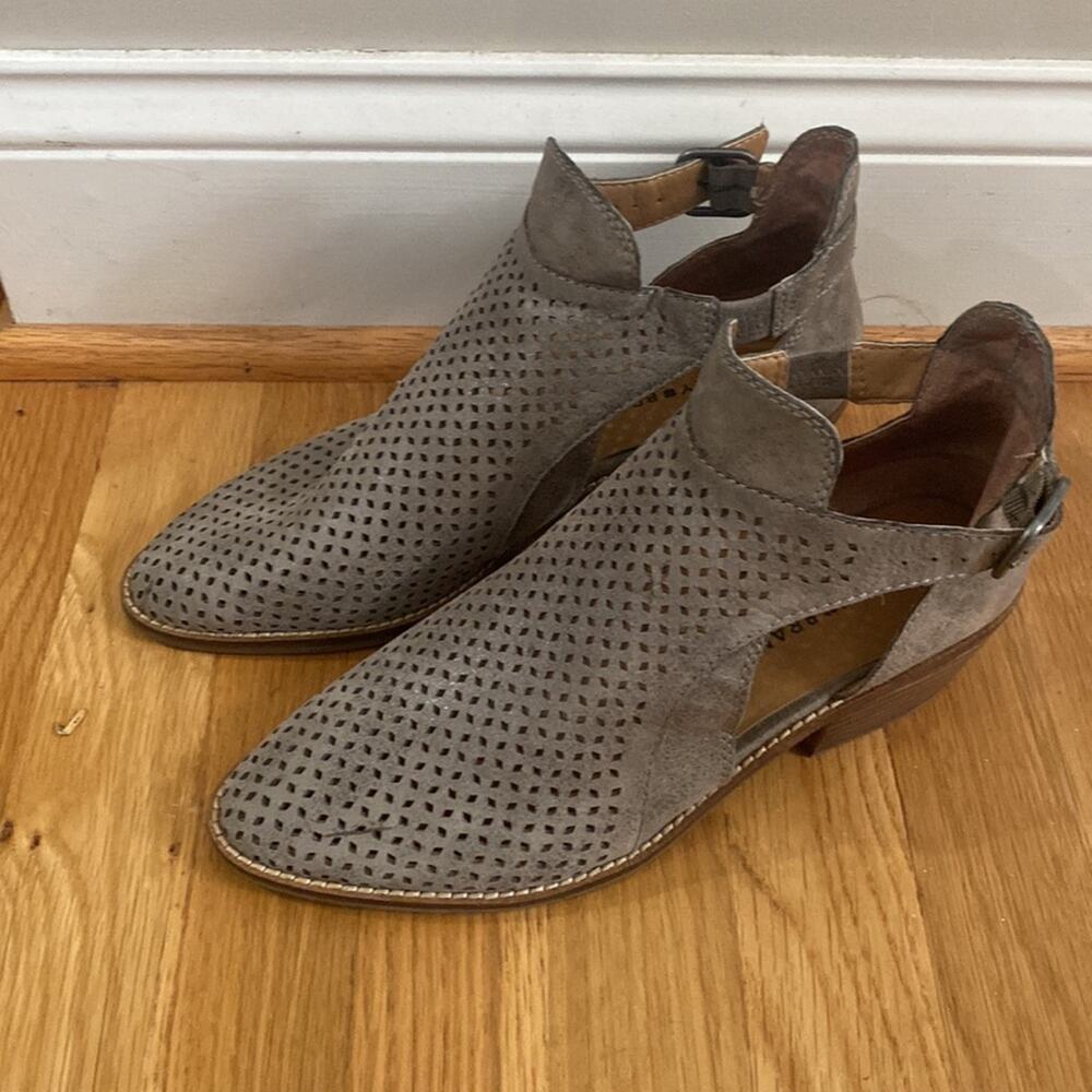 Lucky Brand Taupe Gray Laser Cut Fillian Bootie Size 9 Minimalist Basic - Picture 3 of 6